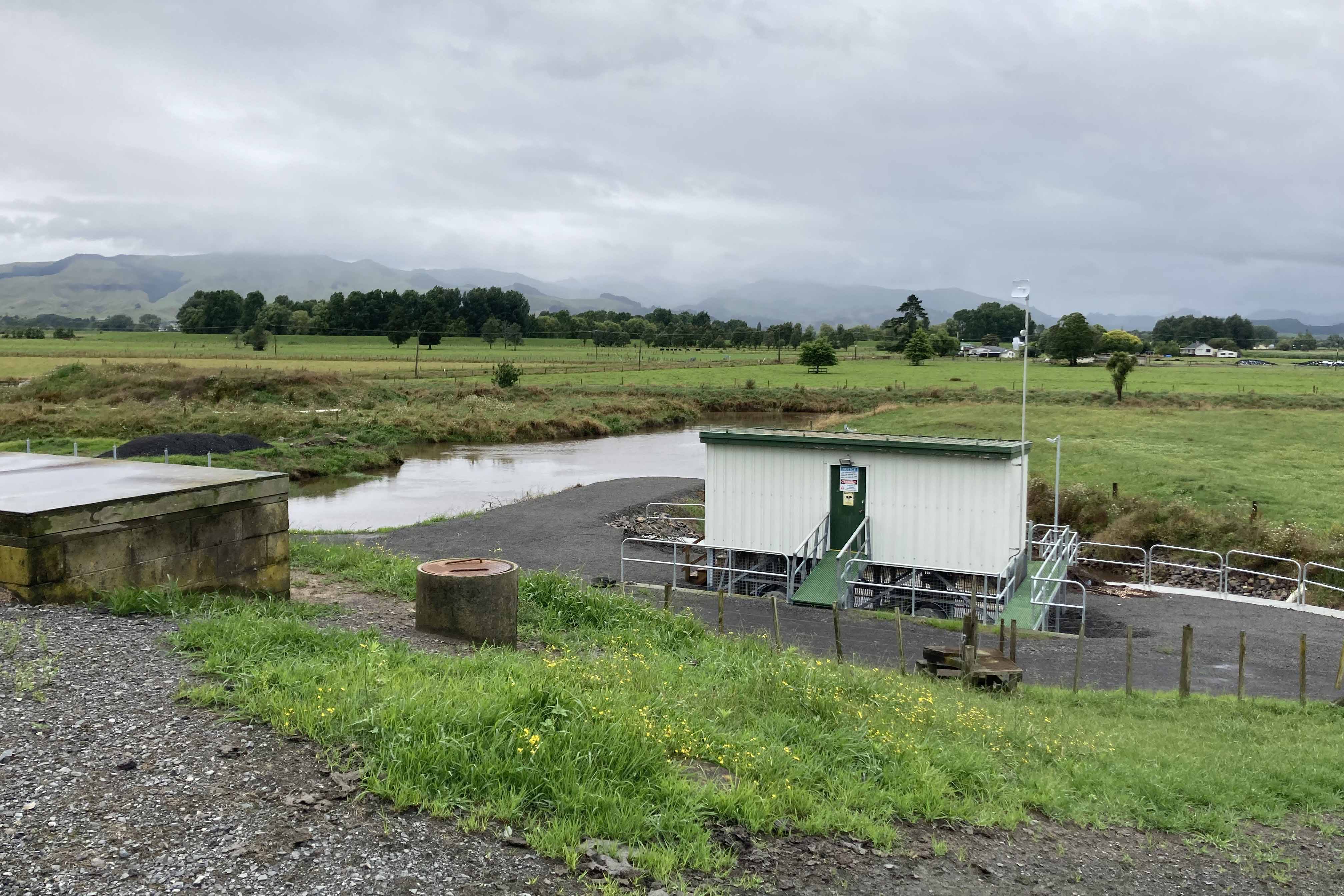 The land (protected) side at Mill Road pump station: “You wouldn’t even know there had been rain …”